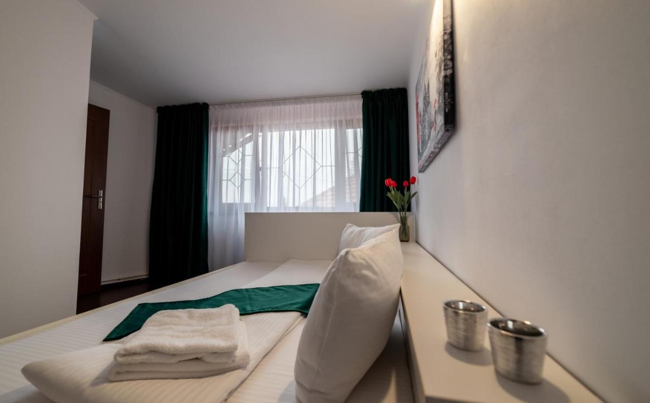 Escala Rooms Ghimbav Exterior photo