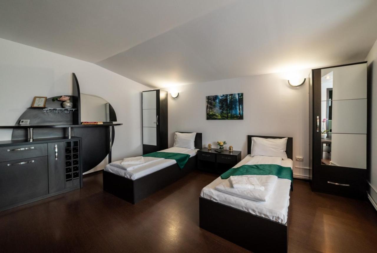 Escala Rooms Ghimbav Exterior photo