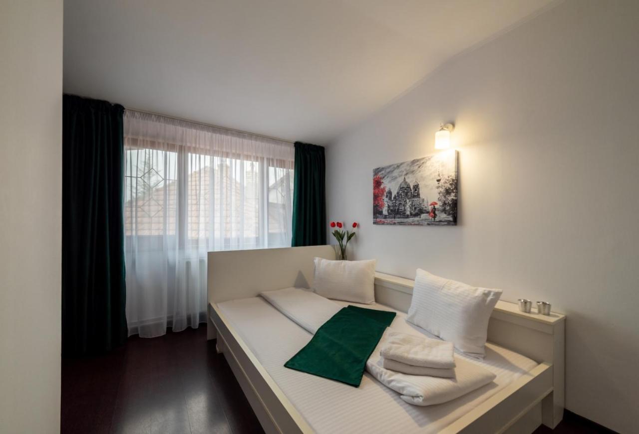Escala Rooms Ghimbav Exterior photo