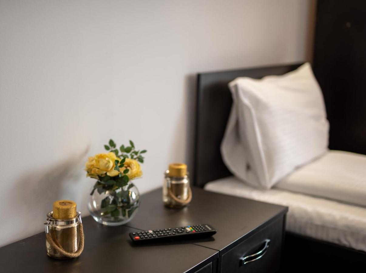 Escala Rooms Ghimbav Exterior photo