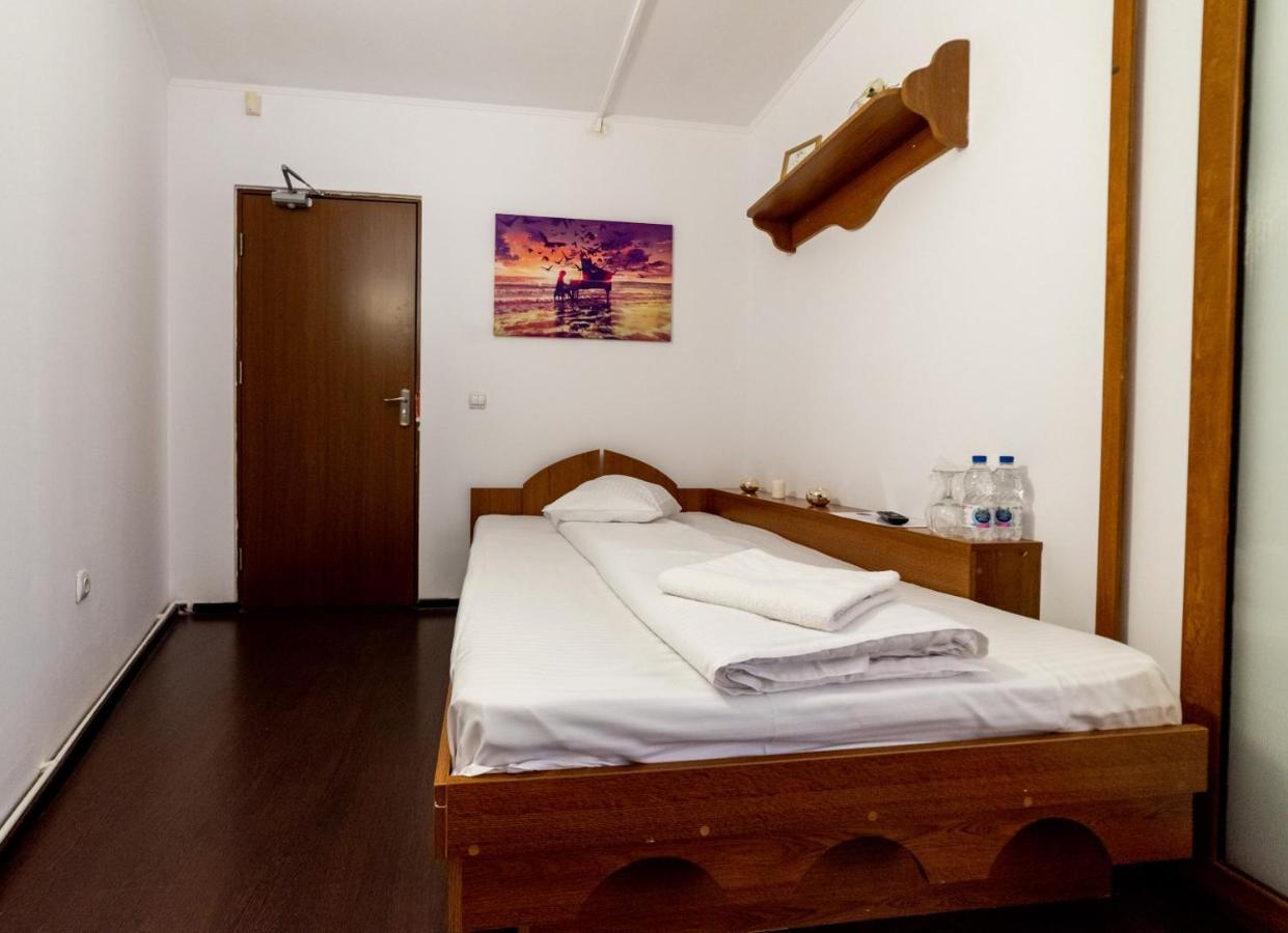 Escala Rooms Ghimbav Exterior photo