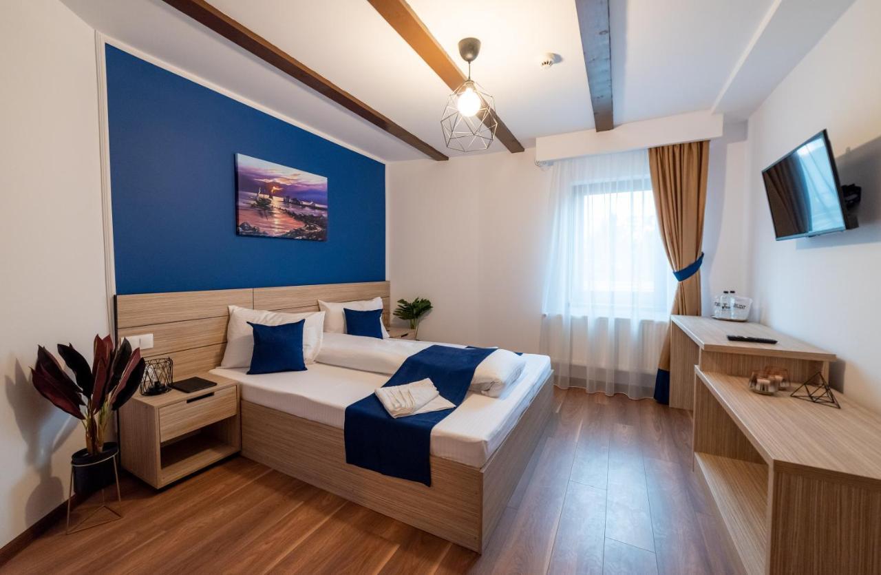 Escala Rooms Ghimbav Exterior photo