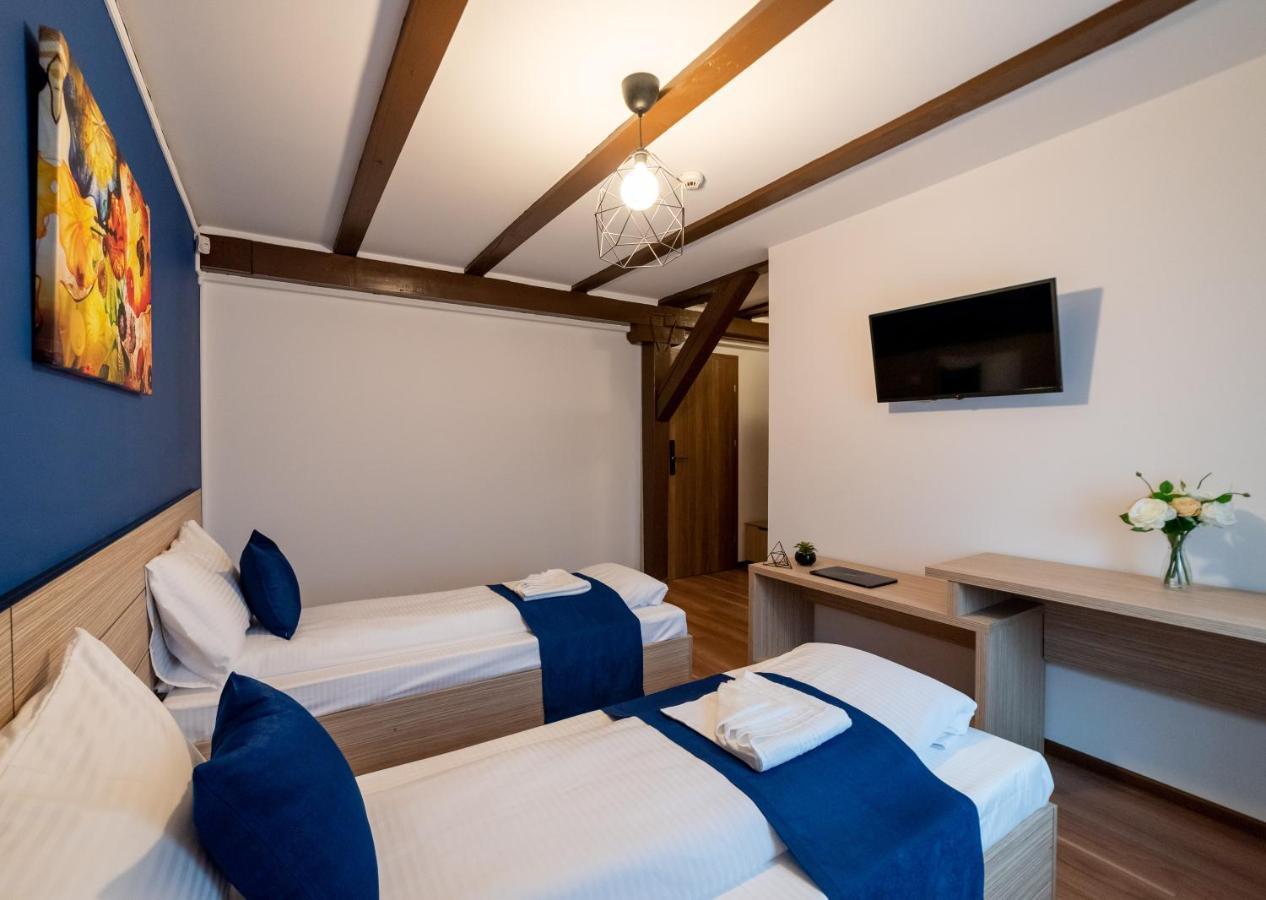 Escala Rooms Ghimbav Exterior photo