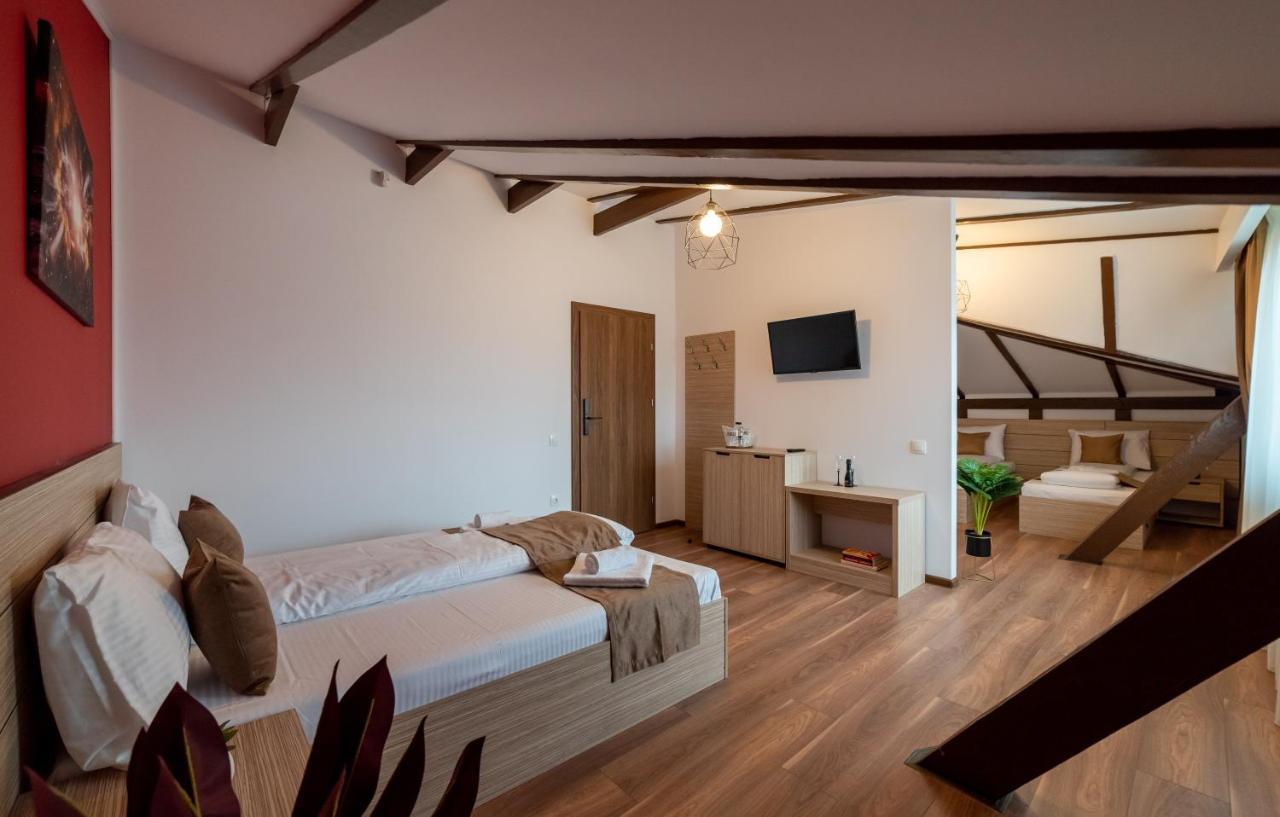 Escala Rooms Ghimbav Exterior photo